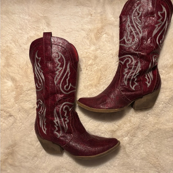 Stylish Red Heeled Boots - Picture 2 of 3